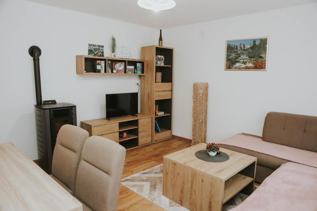 I&T Apartman Gospic Exterior photo