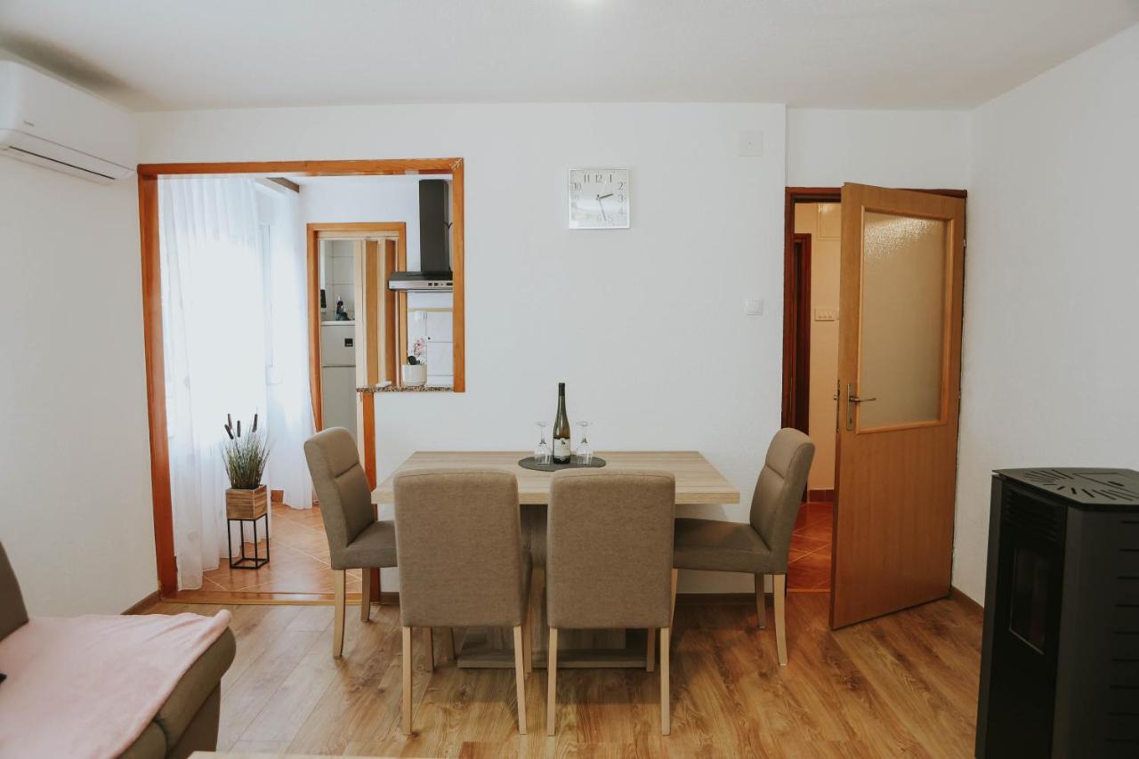 I&T Apartman Gospic Exterior photo
