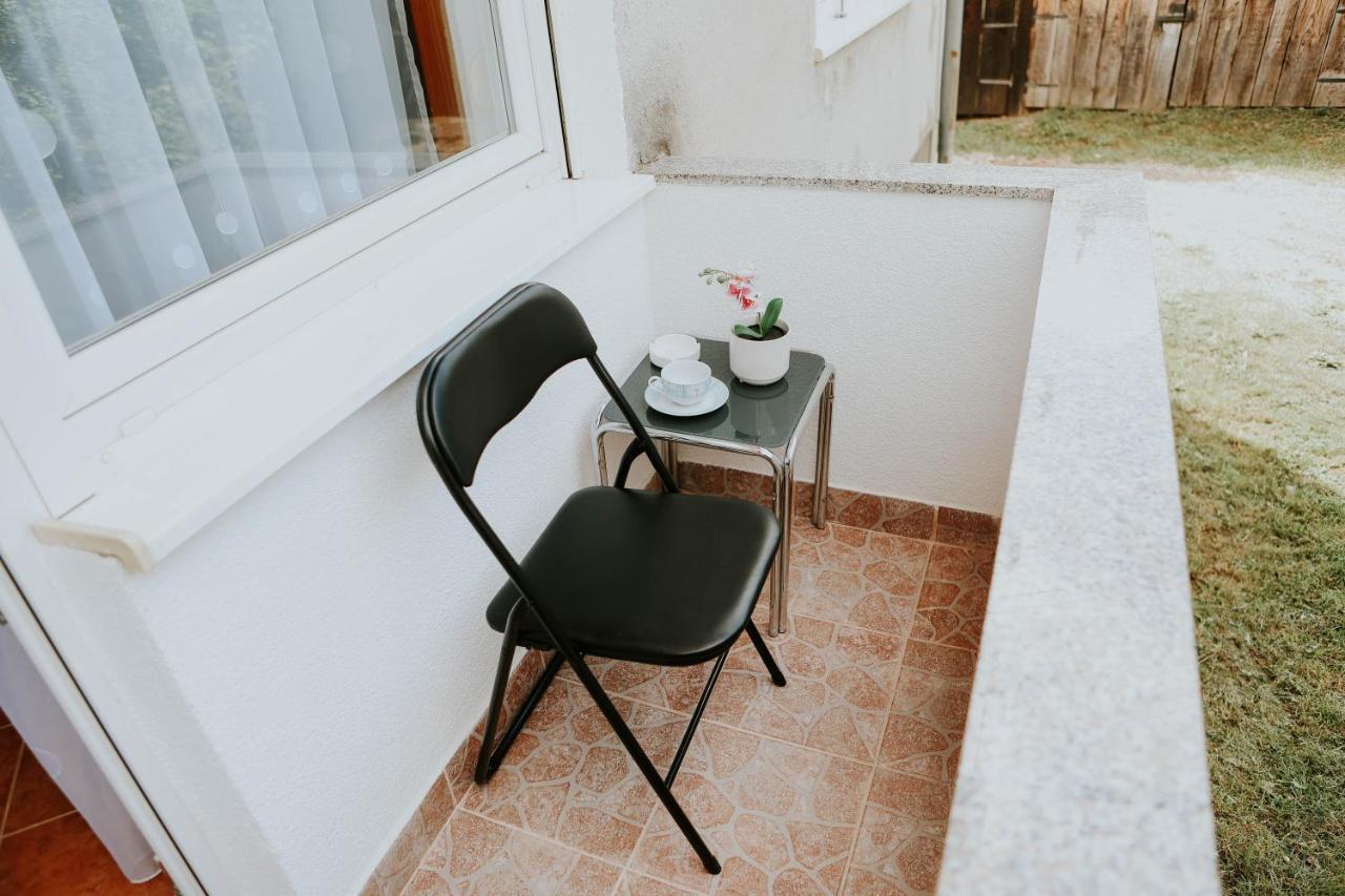 I&T Apartman Gospic Exterior photo