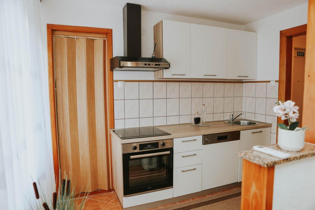 I&T Apartman Gospic Exterior photo